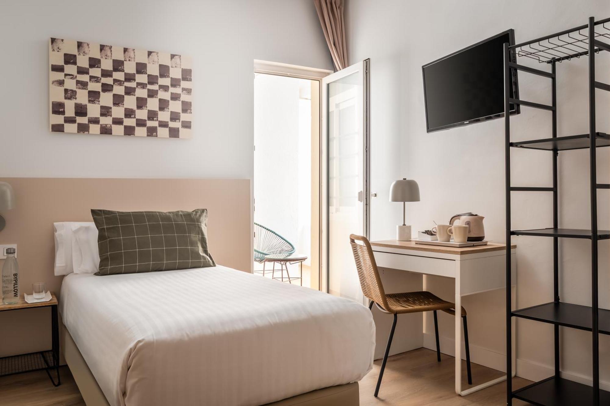 Hotel Bypillow Erba 2*